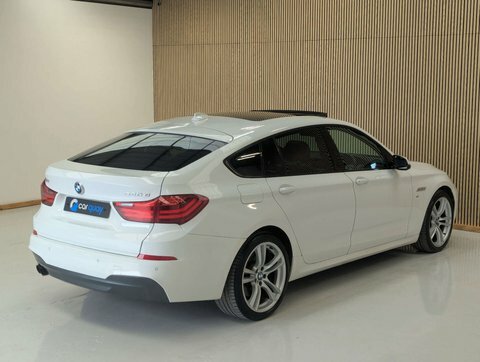 BMW 5 Series 520D M Sport White #21