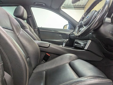 BMW 5 Series 520D M Sport White #26