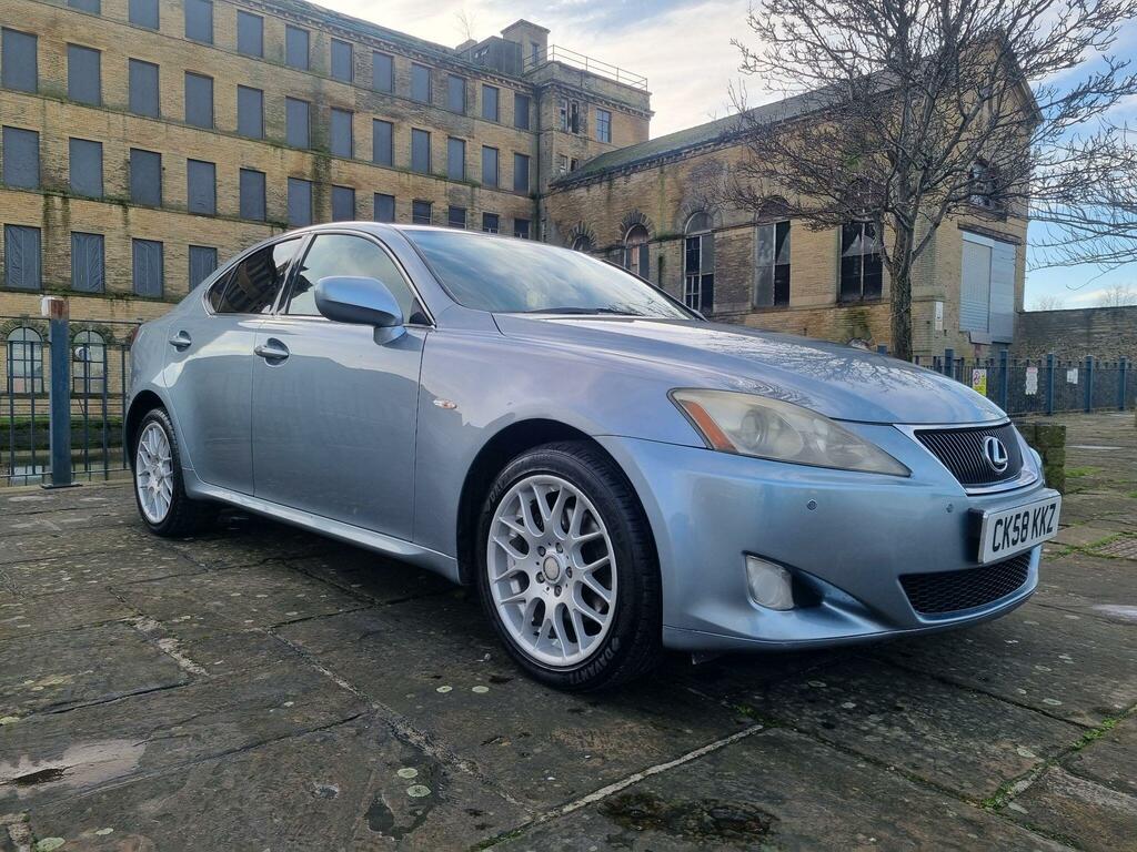 Lexus IS Se Blue
