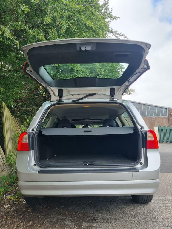 Volvo V70 2.4 D5 Se Estate Grey #12