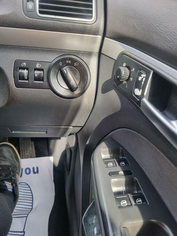 Volkswagen Touran Mpv Blue #26