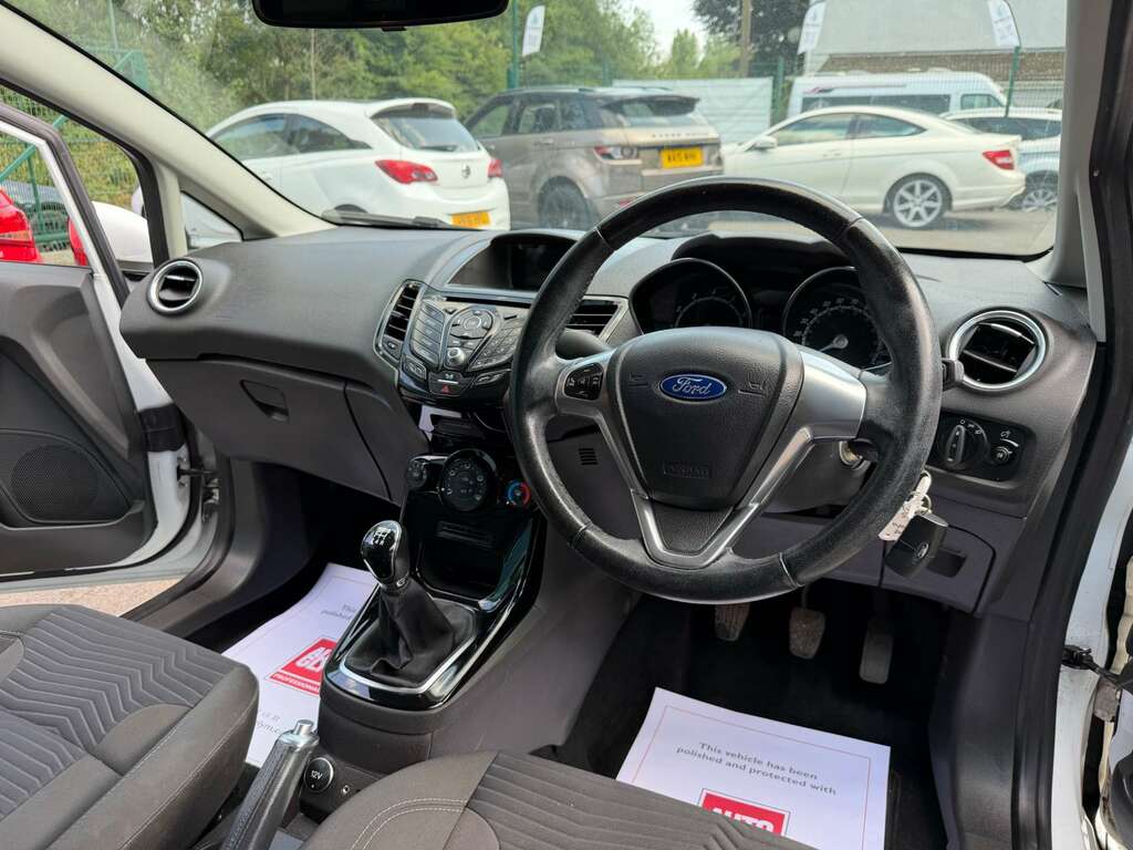 Ford Fiesta 1.2 Fiesta Zetec YM15XPC White #5