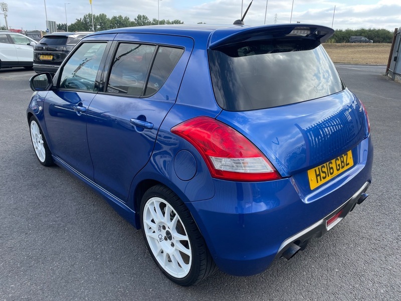 Suzuki Swift Hatchback Red #10