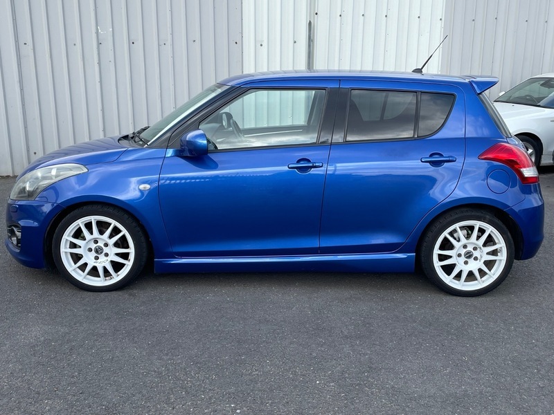Suzuki Swift Hatchback Red #9