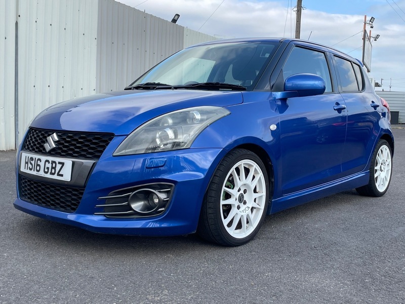 Suzuki Swift Hatchback Red #8