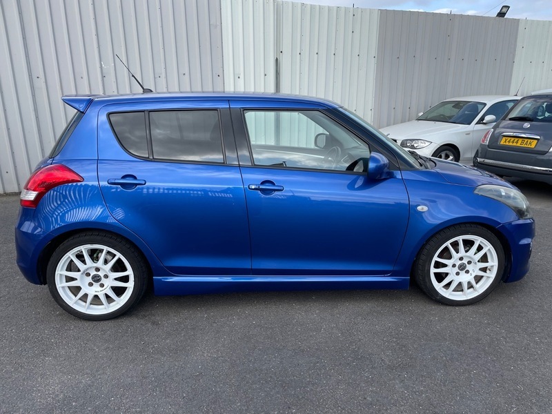 Suzuki Swift Hatchback Red #15