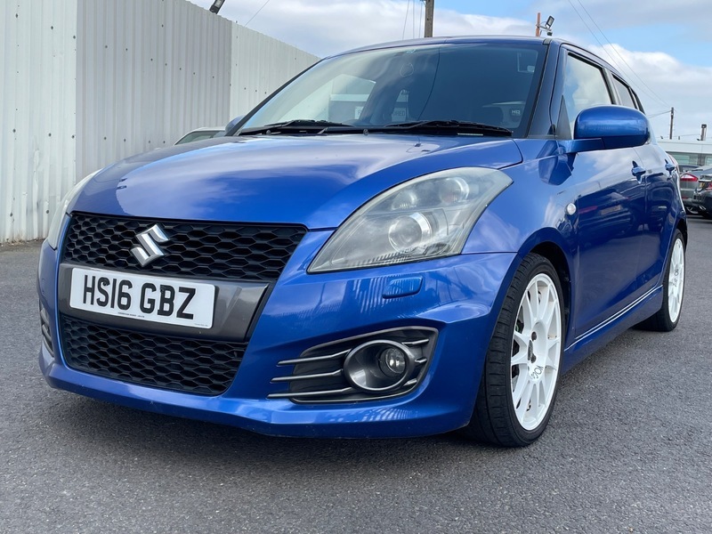 Suzuki Swift Hatchback Red #7