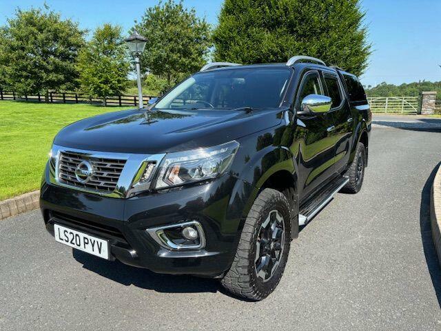 Nissan Navara Tekna Black #3
