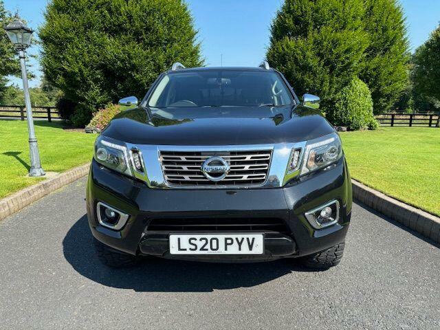 Nissan Navara Tekna Black #2