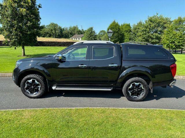 Nissan Navara Tekna Black #4