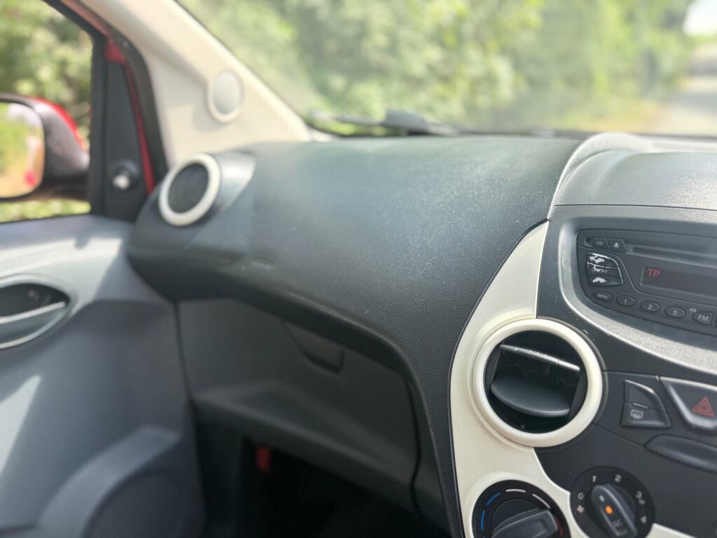 Ford KA Zetec 2013 62 Red #20