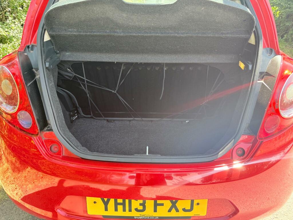 Ford KA Zetec 2013 62 Red #32