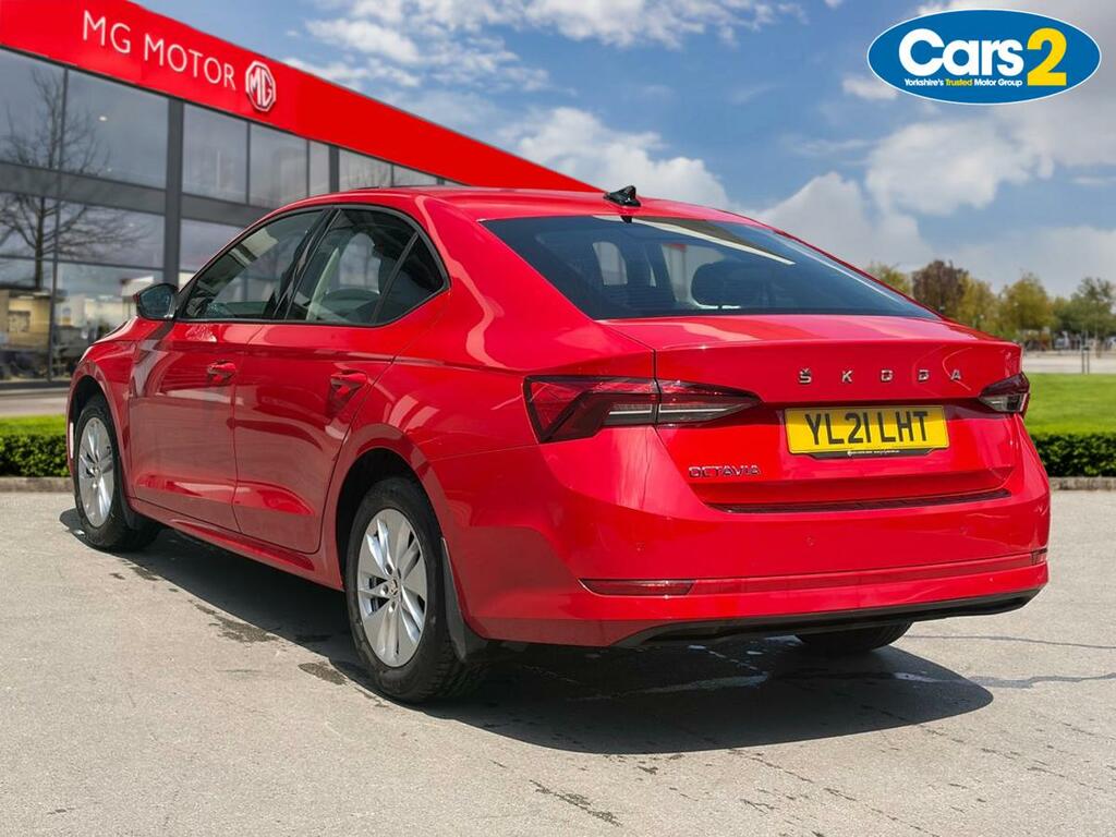 Skoda Octavia 1.5 Tsi Se Technology Red #5