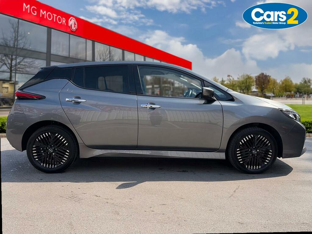 Nissan Leaf 160Kw E N-connecta 59Kwh YC23GWN Grey #2