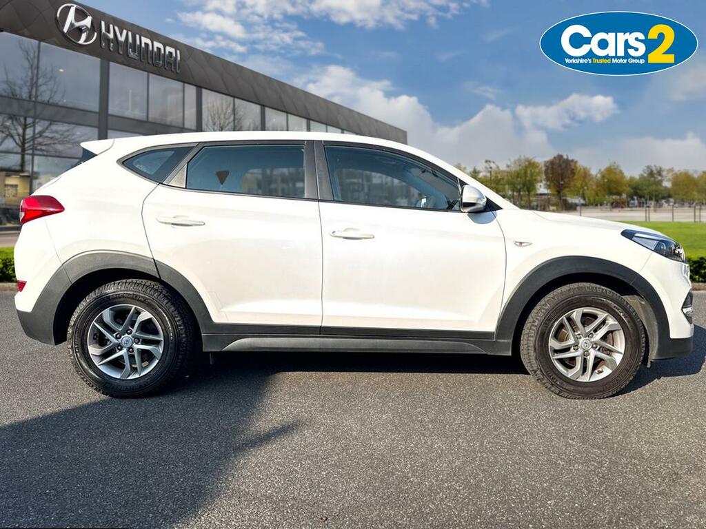 Hyundai Tucson 1.7 Crdi Blue Drive S 2Wd White #2