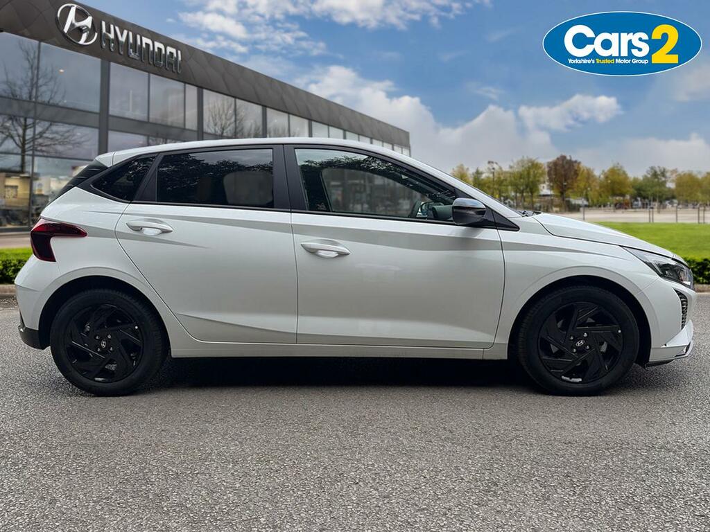 Hyundai I20 1.0T Gdi 90 Black Line Dct YA26PJJ White #2