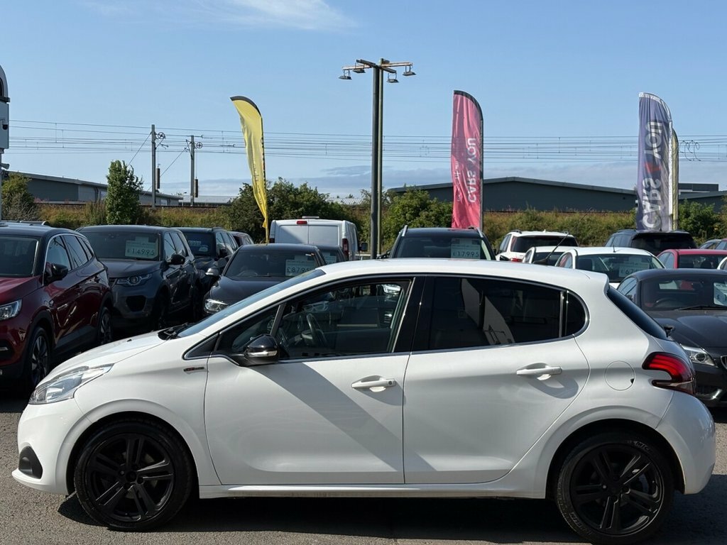 Peugeot 208 1.2L Gt Line White #4