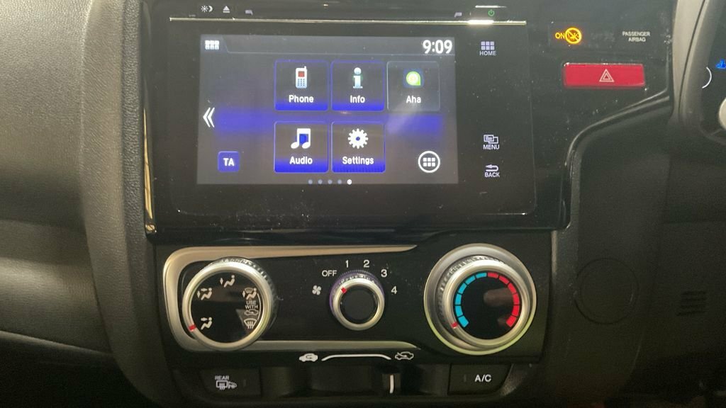 Honda Jazz Honda Jazz 1.3 I-vtec Se Hatchback Manu White #7