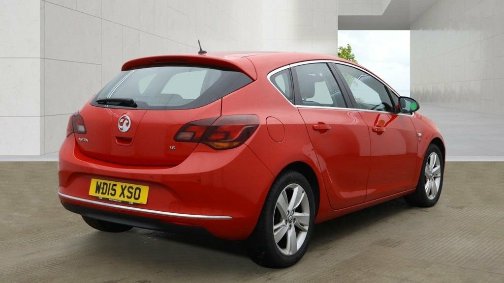 Vauxhall Astra 1.6L Sri Red #4