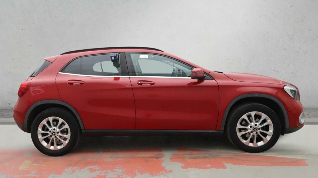 Mercedes-Benz GLA Class 1.6L Se Red #5
