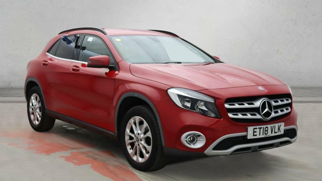 Mercedes-Benz GLA Class 1.6L Se Red