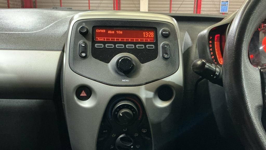Toyota Aygo 1.0 Vvt-i X-pure Euro 6 White #11