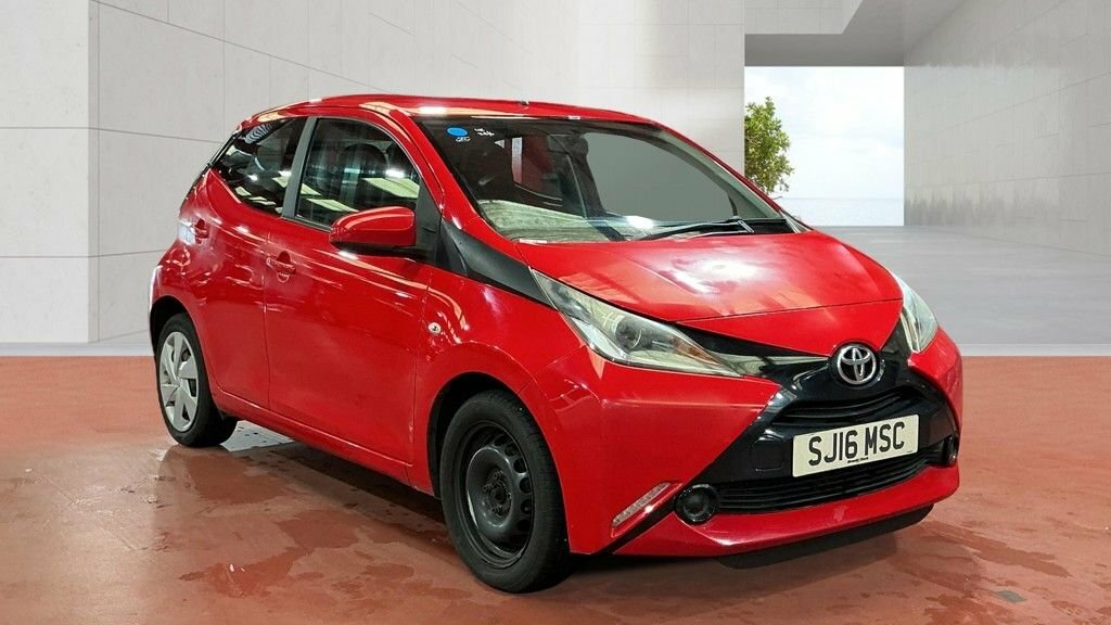 Toyota Aygo 1L X-play Red