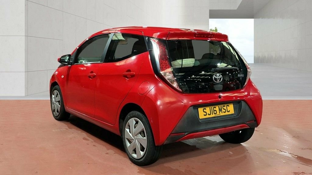 Toyota Aygo 1L X-play Red #3