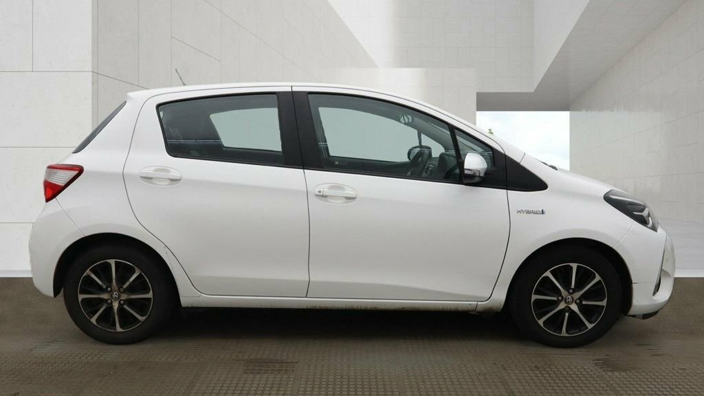 Toyota Yaris 1.5L Icon Tech White #5