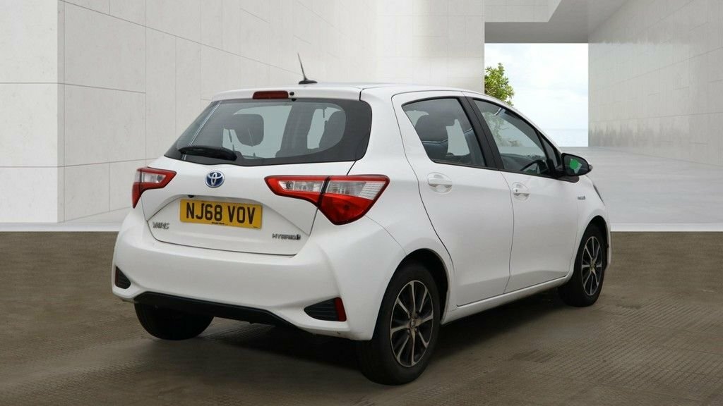 Toyota Yaris 1.5L Icon Tech White #4