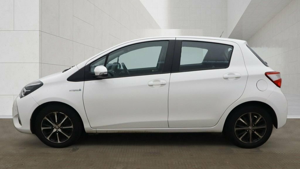 Toyota Yaris 1.5L Icon Tech White #6