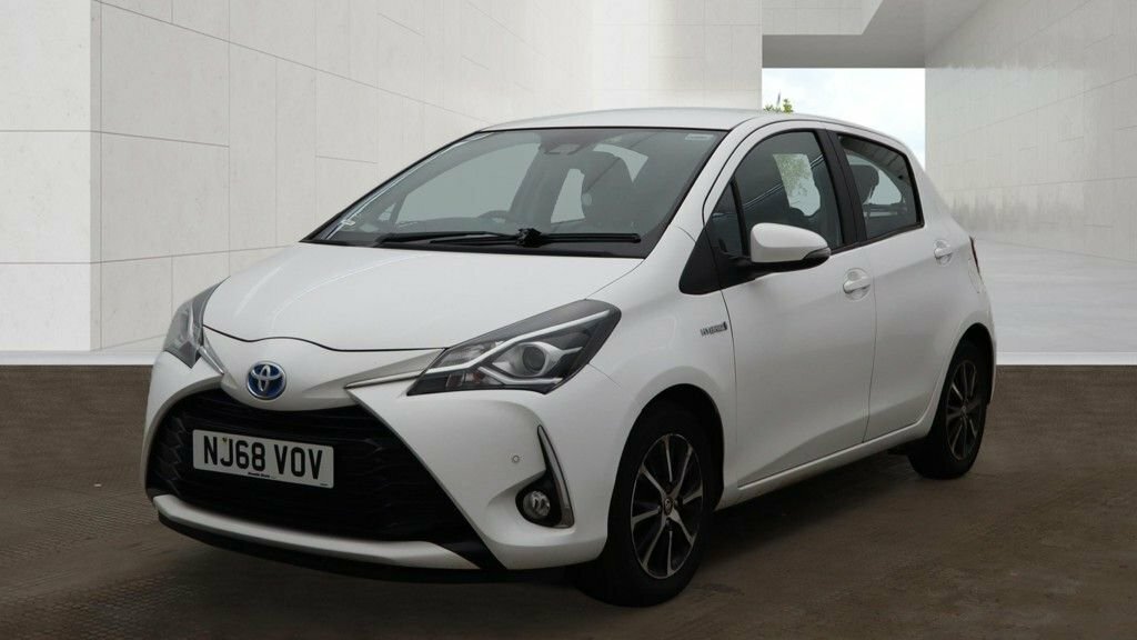 Toyota Yaris 1.5L Icon Tech White #2