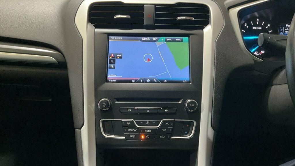 Ford Mondeo Hatchback Grey #11