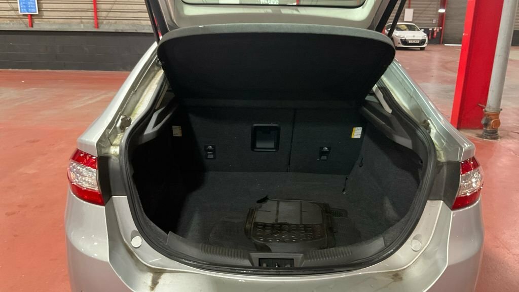 Ford Mondeo Hatchback Grey #7