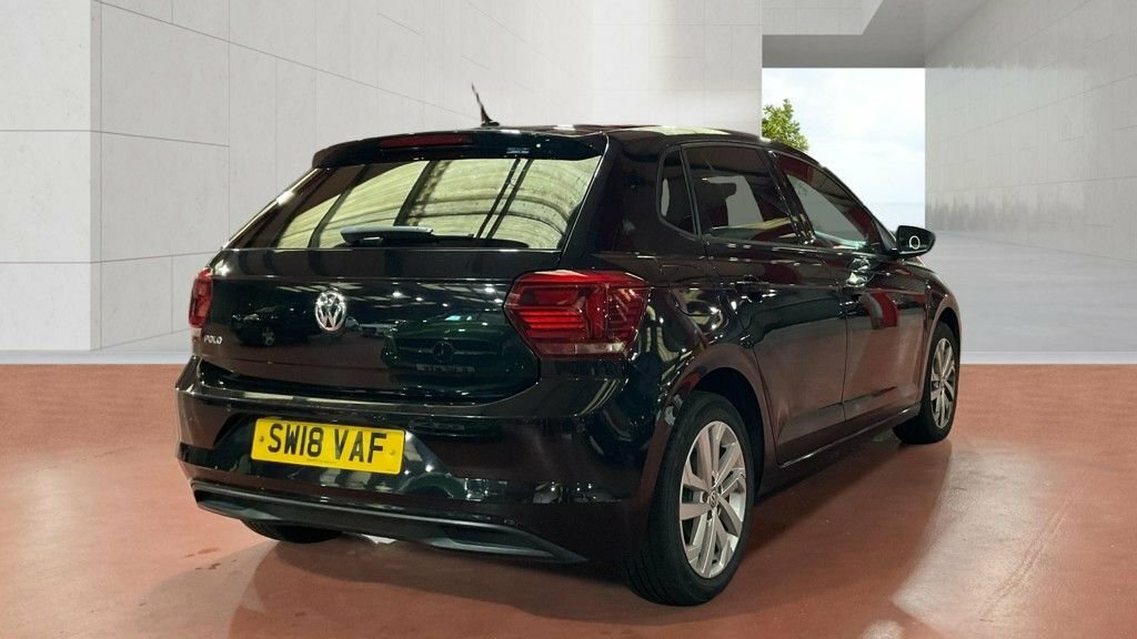 Volkswagen Polo Se Hatchback White #4