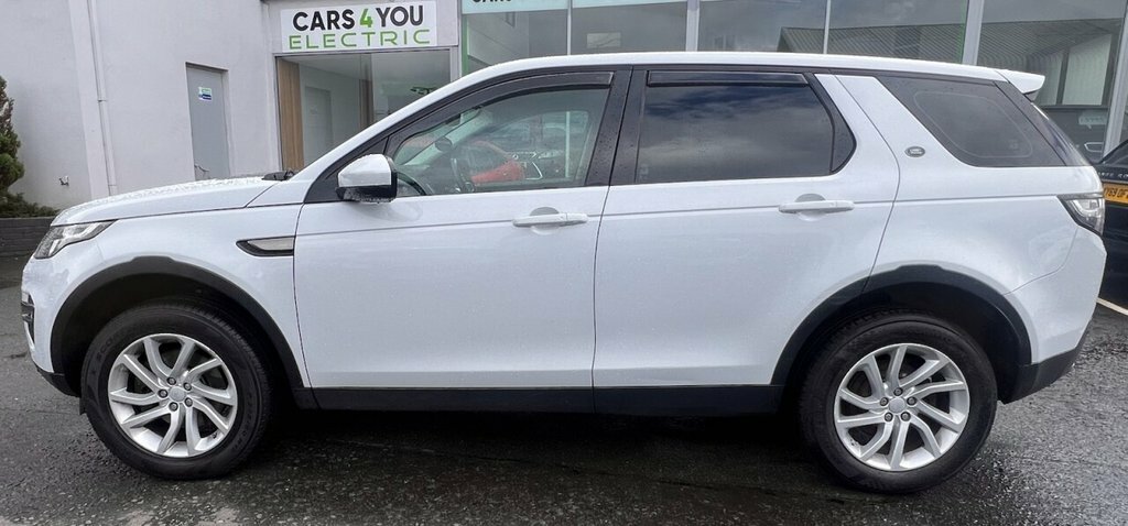 Land Rover Discovery Sport 2L Se Tech White #4