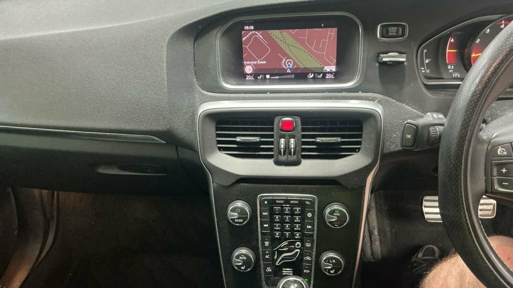 Volvo V40 D3 4 Cyl 150 R Design Nav Plus 2018 Silver #11