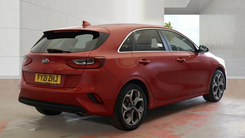 Kia Ceed 1.5L 3 Red #4