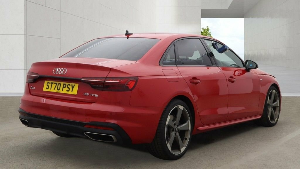 Audi A4 2L Black Edition Red #4