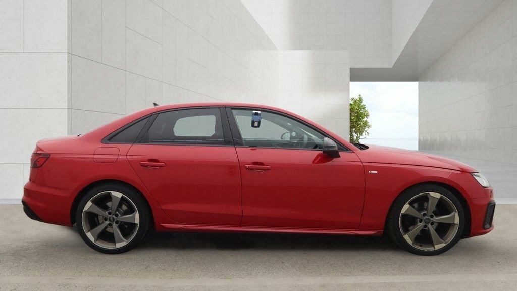 Audi A4 2L Black Edition Red #5