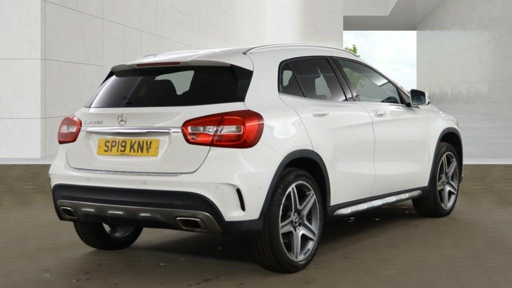 Mercedes-Benz GLA Class 1.6L Amg Line White #4