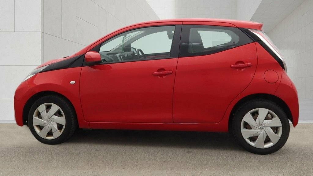 Toyota Aygo 1L X-play Red #6