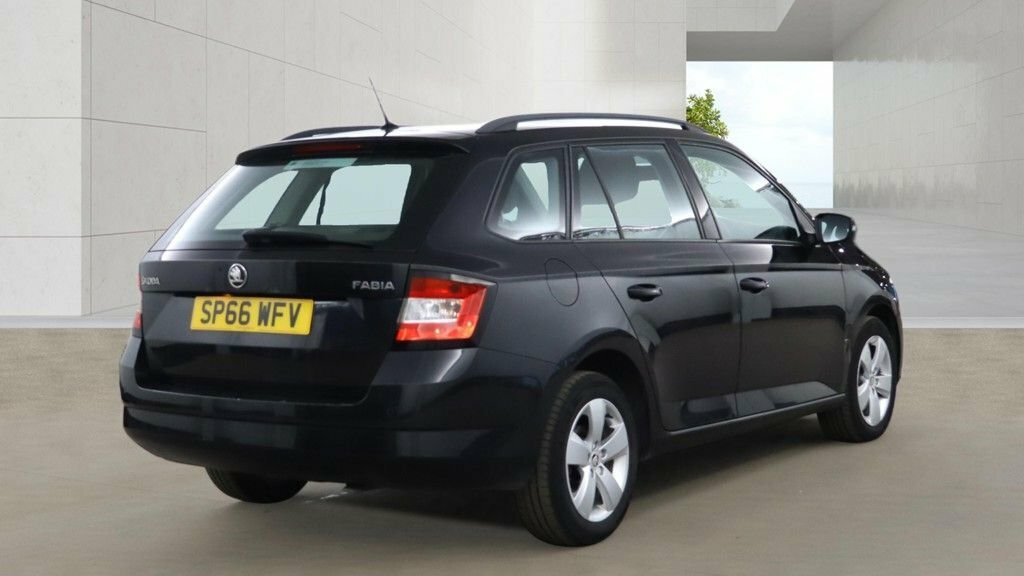 Skoda Fabia 1L Se Black #4