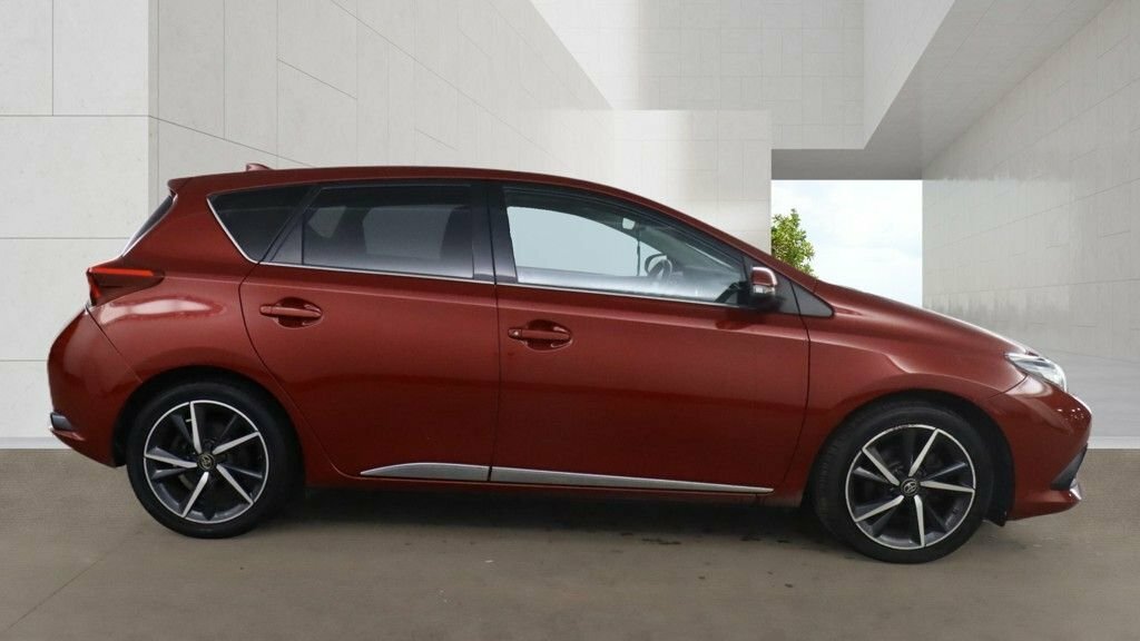 Toyota Auris 1.2L Design Red #5