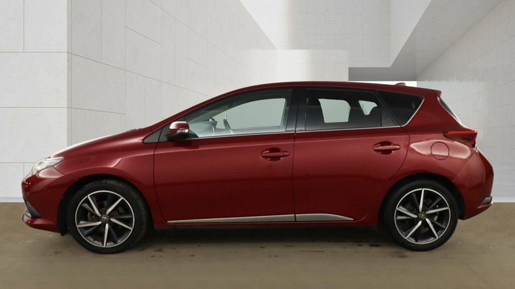 Toyota Auris 1.2L Design Red #6