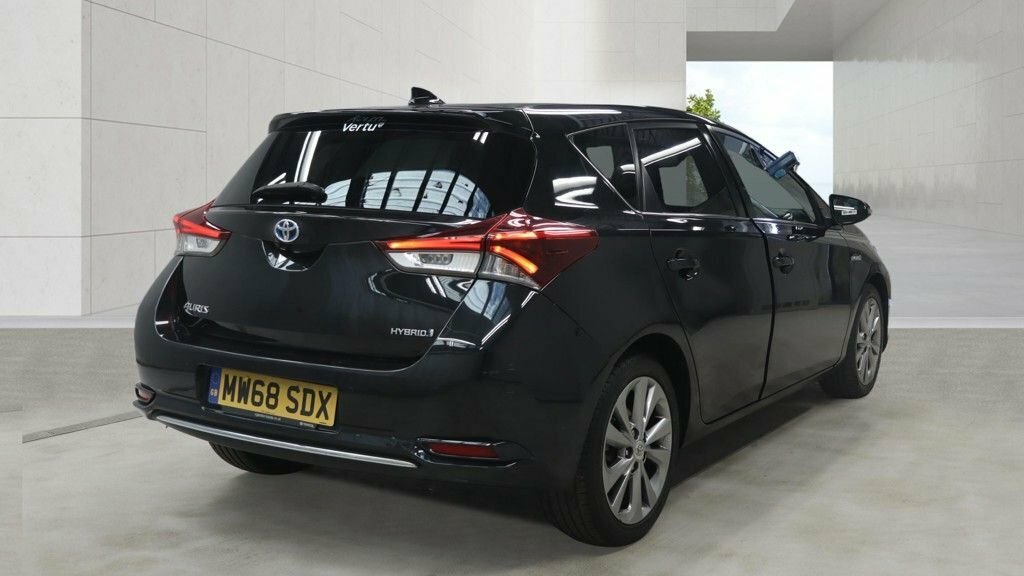 Toyota Auris 1.8L Excel Black #4