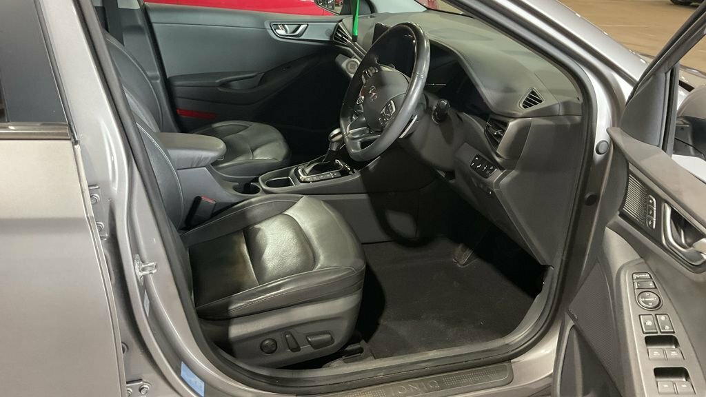 Hyundai Ioniq Hatchback White #11