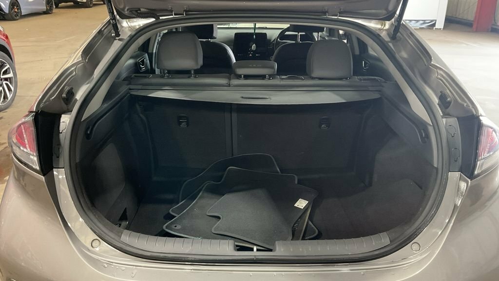 Hyundai Ioniq Hatchback White #9