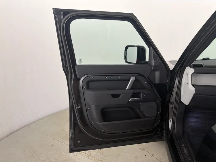 Land Rover Defender 110 2.0 P400e 15.4Kwh Xs Edition Suv Plug-i Silver #17
