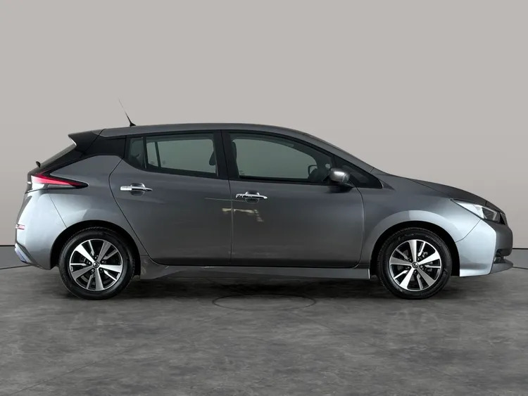 Nissan Leaf 62Kwh E N-connecta Red #4